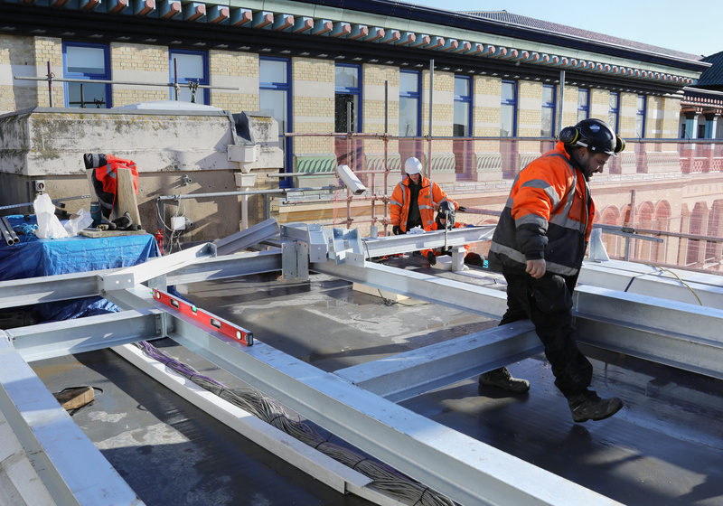 Work party on the roof of Keynes House